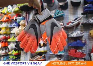 GĂNG TAY THỦ MÔN NIKE LOANG 2020 MÀU XÁM CAM