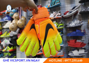 GĂNG TAY THỦ MÔN NIKE LOANG 2020 MÀU XANH CHUỐI