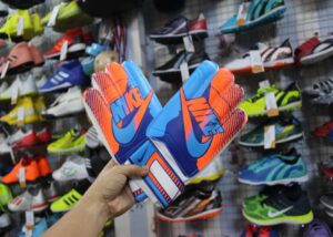 GĂNG TAY THỦ MÔN NIKE MÀU CAM