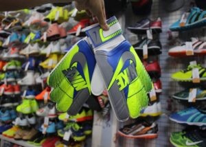 GĂNG TAY THỦ MÔN NIKE MÀU XANH CHUỐI