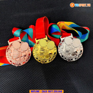 Huy chương cầu lông Badminton hình cặp vợt